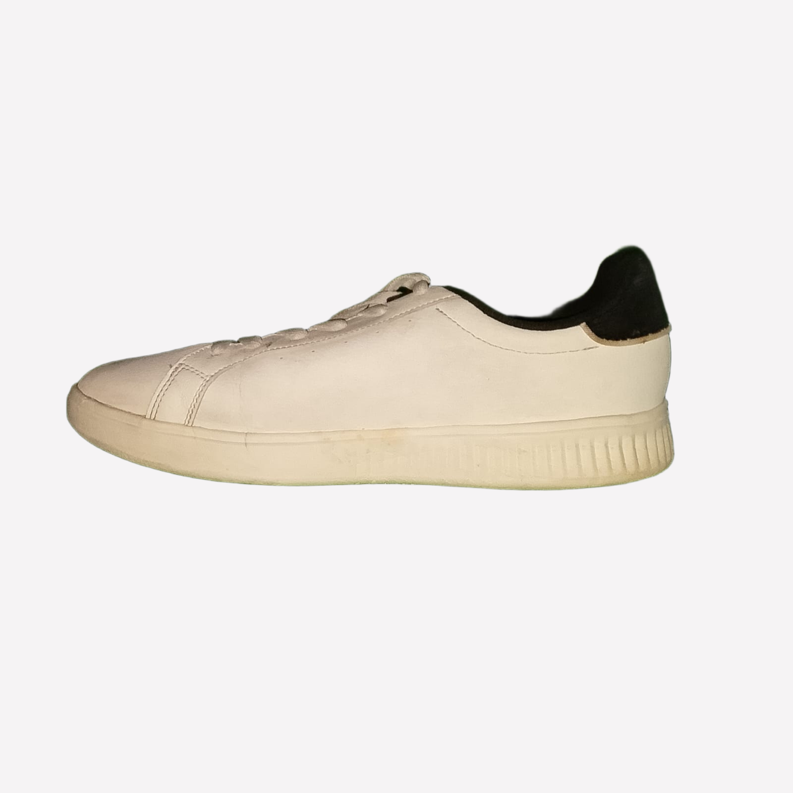 ANTA Vintage-style classic casual leather sneaker.