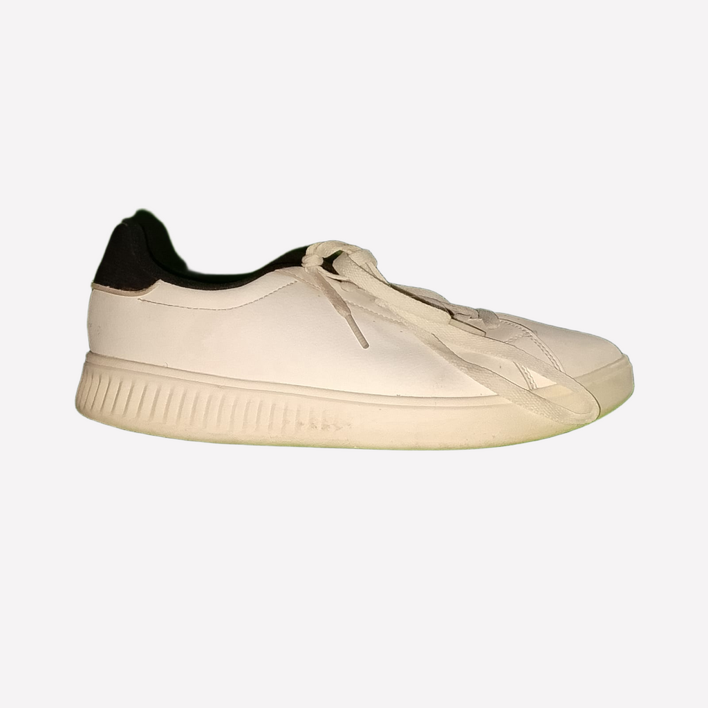 ANTA Vintage-style classic casual leather sneaker.